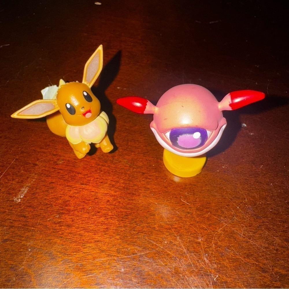 Pokemon Eevee 2018 Mini WCT Wicked Cool Nintendo 1.5" + M.R. Traveller Pink Eye